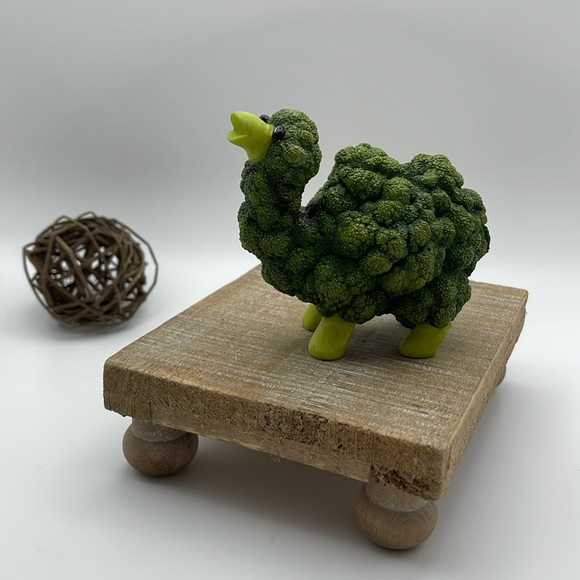 Home Grown figurine Enesco‎ Anthropomorphic Animal Broccoli Camel Decor - Picture 1 of 8